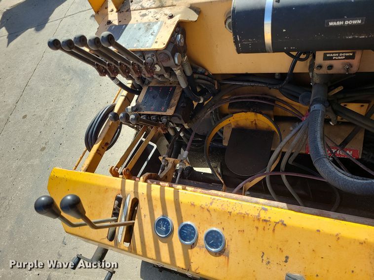 image for item LH9824 Mauldin 550E  paver