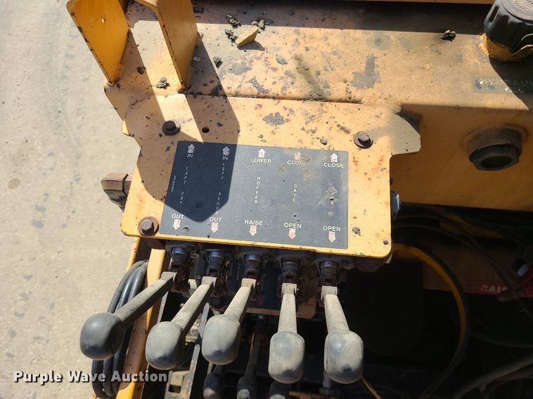 image for item LH9824 Mauldin 550E  paver