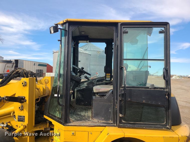 image for item LH9827 2006 Caterpillar 904B  wheel loader