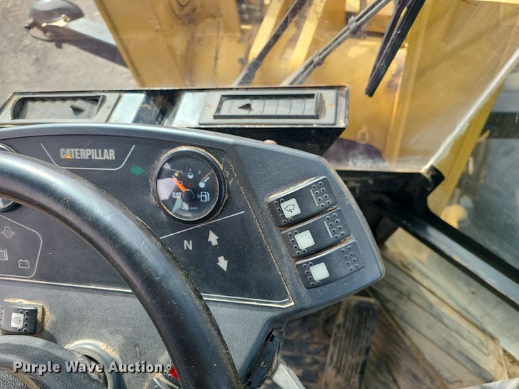 image for item LH9827 2006 Caterpillar 904B  wheel loader