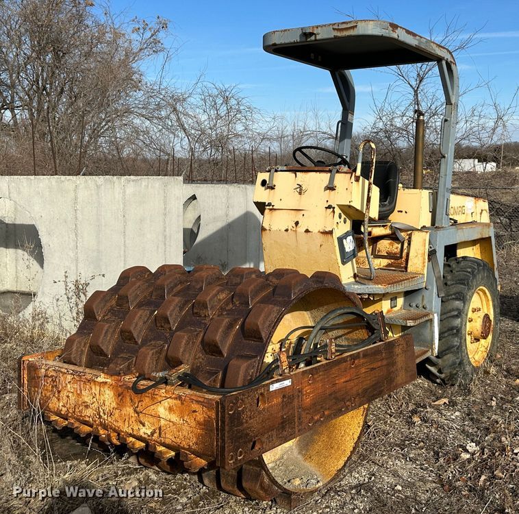 image for item LN9069 Bomag BW142  single drum roller