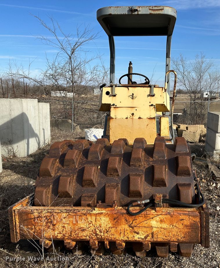 image for item LN9069 Bomag BW142  single drum roller