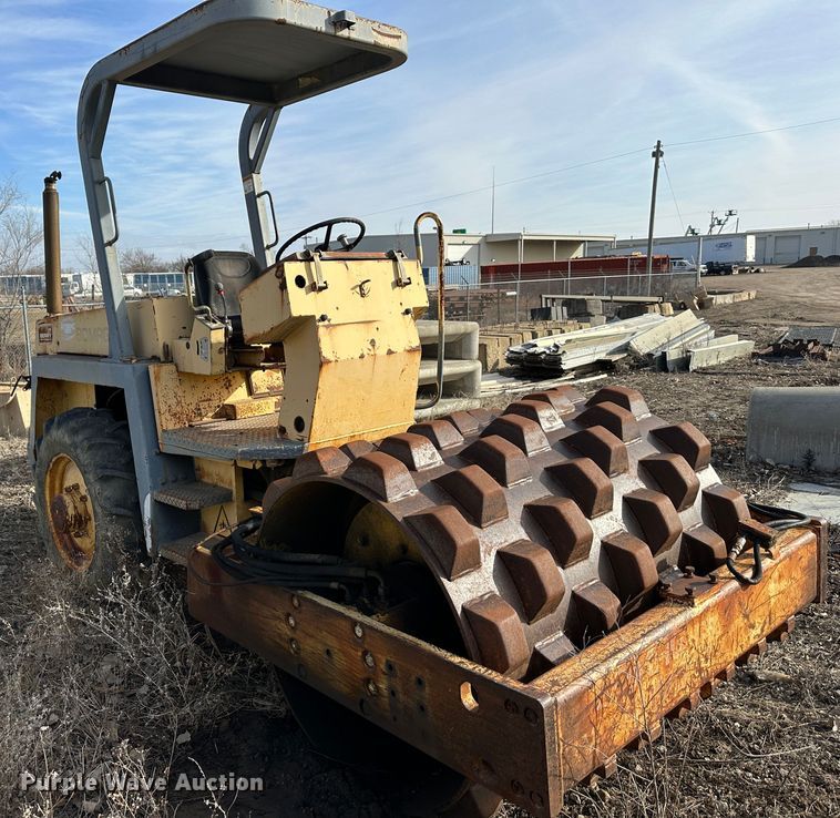 image for item LN9069 Bomag BW142  single drum roller