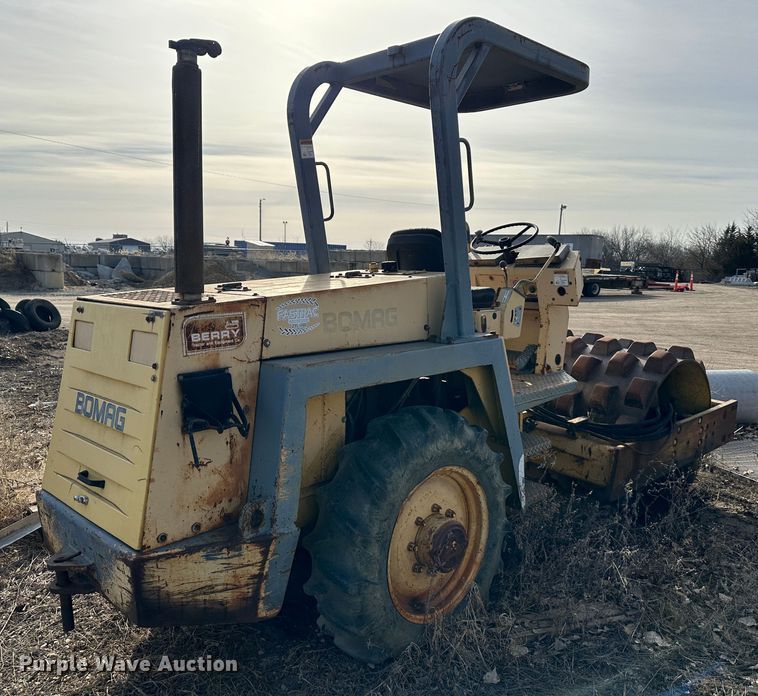 image for item LN9069 Bomag BW142  single drum roller