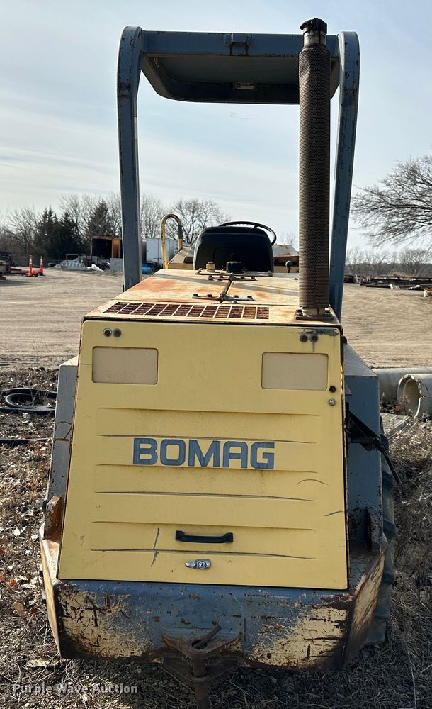 image for item LN9069 Bomag BW142  single drum roller