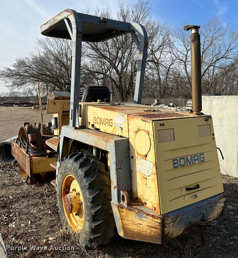 image for item LN9069 Bomag BW142  single drum roller