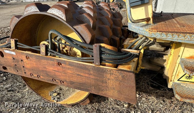 image for item LN9069 Bomag BW142  single drum roller