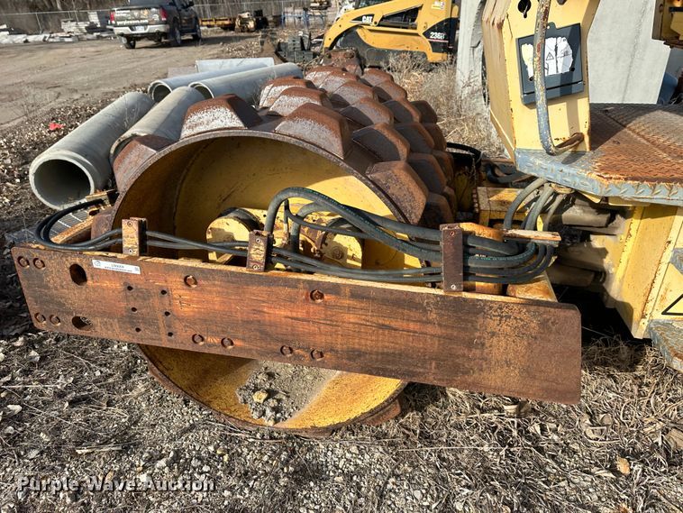 image for item LN9069 Bomag BW142  single drum roller