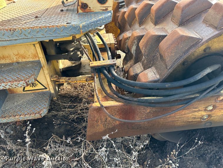 image for item LN9069 Bomag BW142  single drum roller