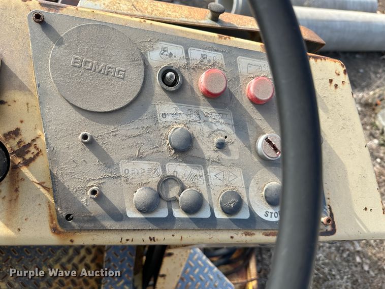 image for item LN9069 Bomag BW142  single drum roller