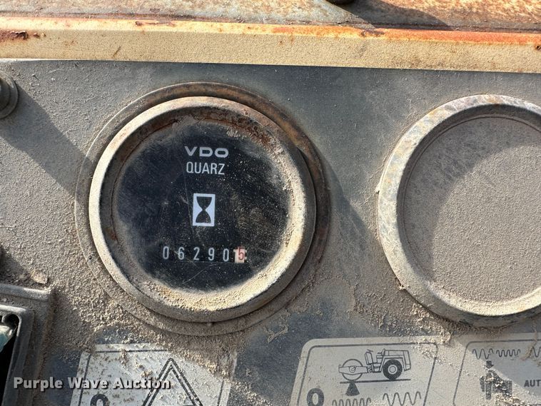 image for item LN9069 Bomag BW142  single drum roller