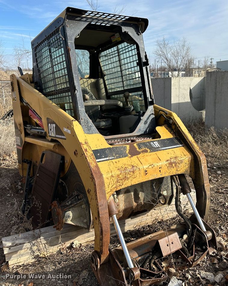 image for item LN9070 2006 Caterpillar 236B  skid steer loader