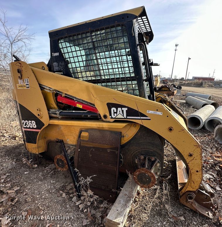 image for item LN9070 2006 Caterpillar 236B  skid steer loader