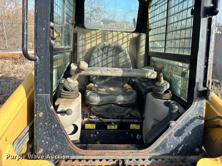image for item LN9070 2006 Caterpillar 236B  skid steer loader