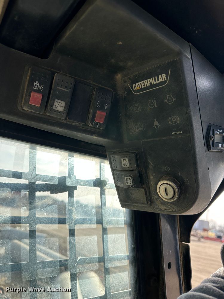 image for item LN9070 2006 Caterpillar 236B  skid steer loader