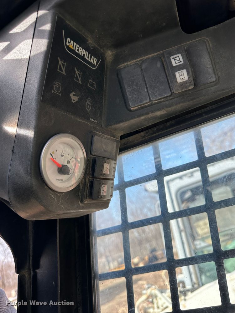 image for item LN9070 2006 Caterpillar 236B  skid steer loader