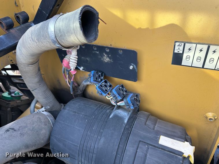 image for item LN9070 2006 Caterpillar 236B  skid steer loader