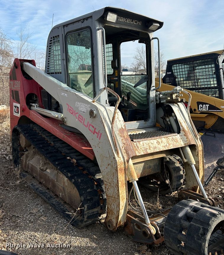 image for item LN9071 2010 Takeuchi TL250  tracked skid steer loader