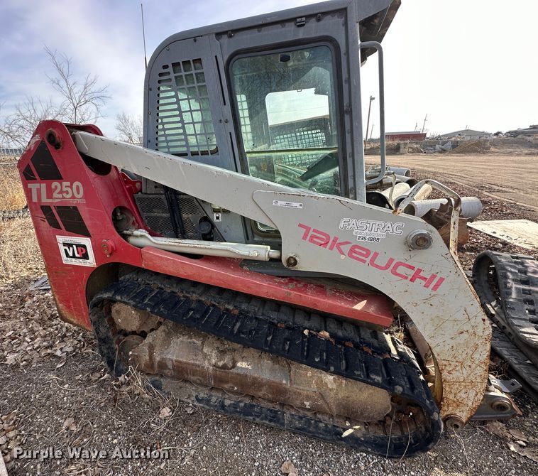 image for item LN9071 2010 Takeuchi TL250  tracked skid steer loader