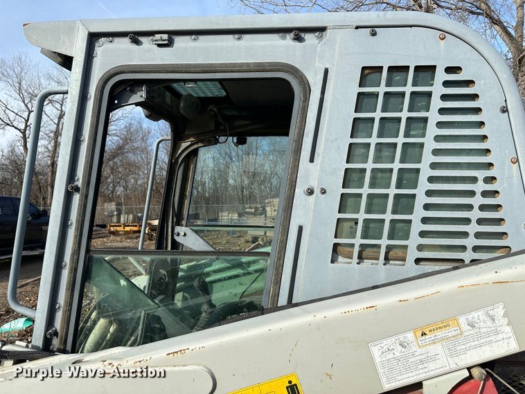 image for item LN9071 2010 Takeuchi TL250  tracked skid steer loader