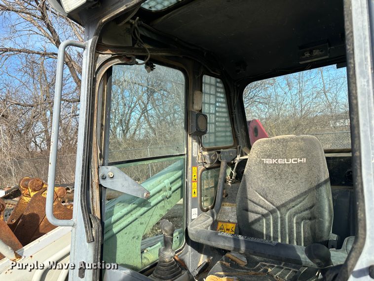 image for item LN9071 2010 Takeuchi TL250  tracked skid steer loader