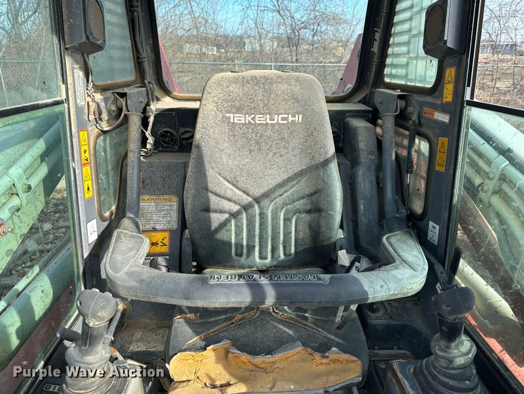 image for item LN9071 2010 Takeuchi TL250  tracked skid steer loader