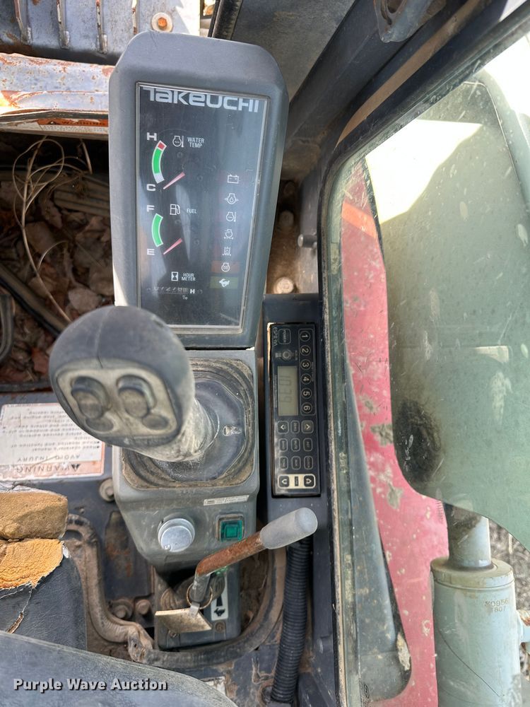 image for item LN9071 2010 Takeuchi TL250  tracked skid steer loader