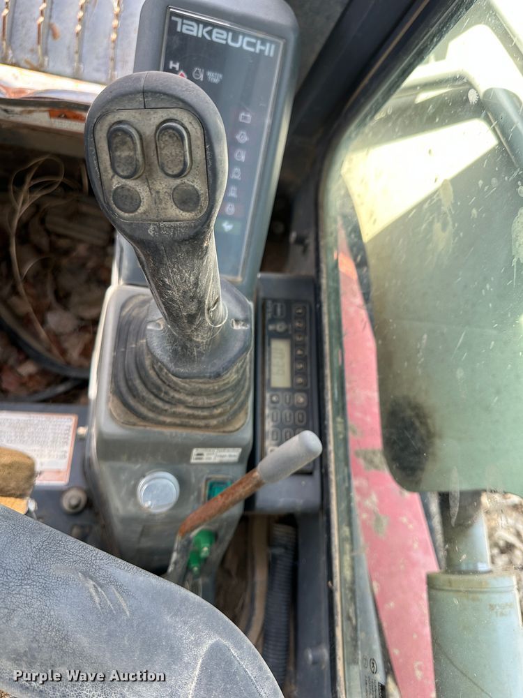 image for item LN9071 2010 Takeuchi TL250  tracked skid steer loader