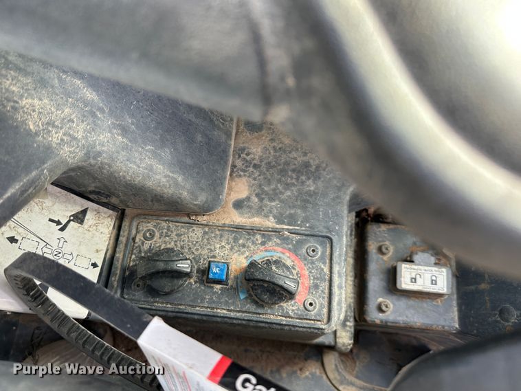 image for item LN9071 2010 Takeuchi TL250  tracked skid steer loader