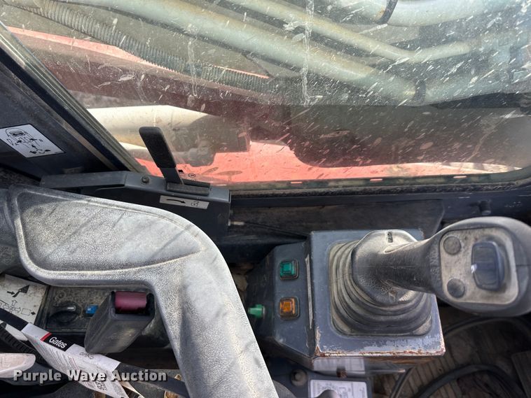 image for item LN9071 2010 Takeuchi TL250  tracked skid steer loader