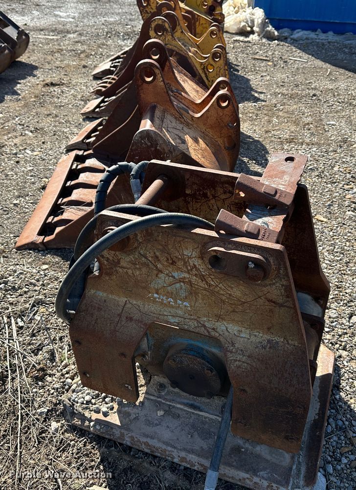 image for item LN9073 (4) Case 580 attachments