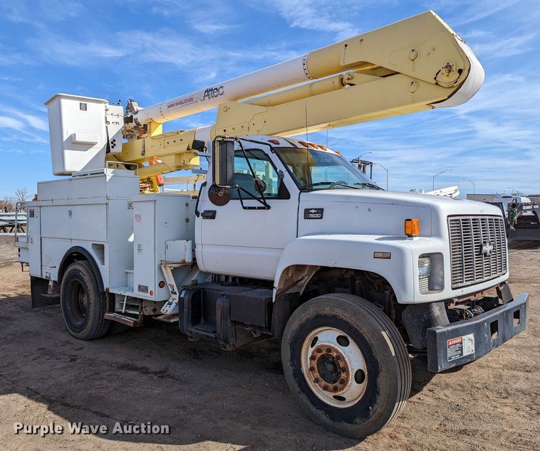 image for item LP9214 2002 Chevrolet C7500  bucket truck