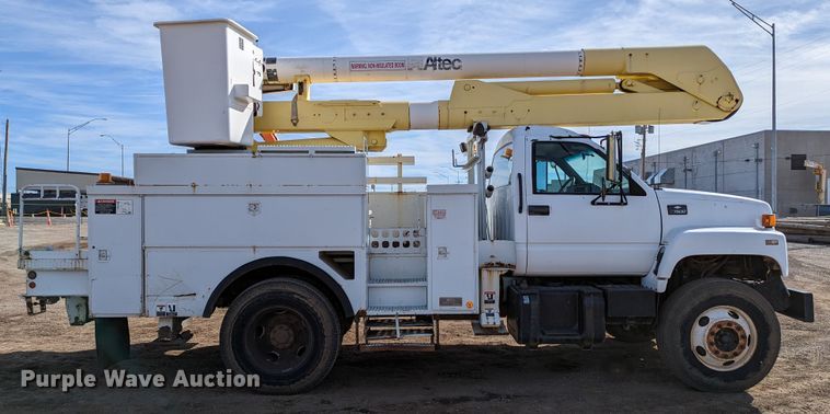 image for item LP9214 2002 Chevrolet C7500  bucket truck