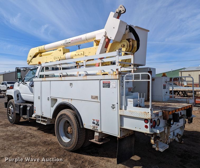 image for item LP9214 2002 Chevrolet C7500  bucket truck