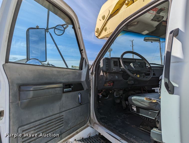 image for item LP9214 2002 Chevrolet C7500  bucket truck