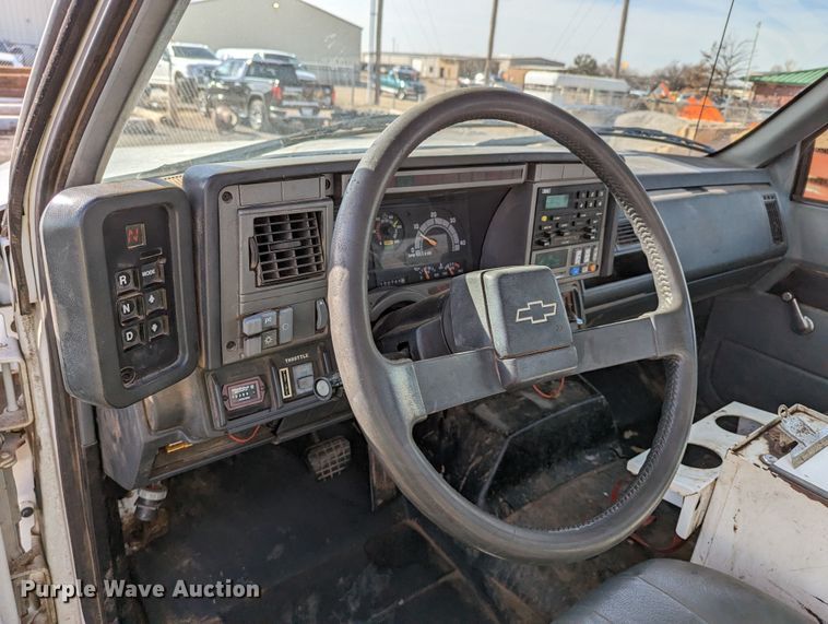 image for item LP9214 2002 Chevrolet C7500  bucket truck