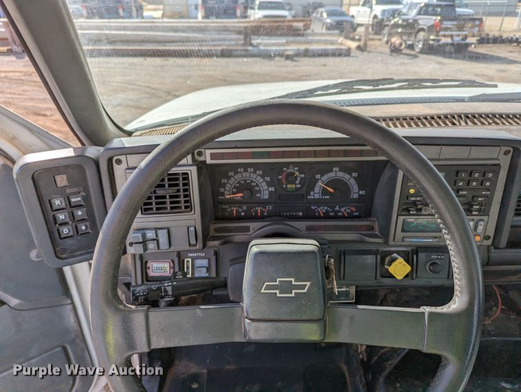 image for item LP9214 2002 Chevrolet C7500  bucket truck