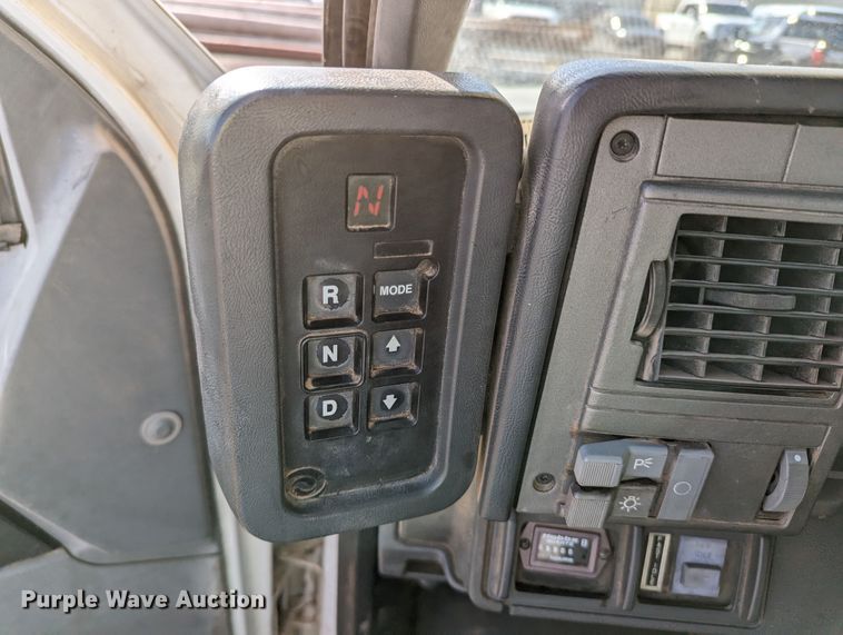 image for item LP9214 2002 Chevrolet C7500  bucket truck