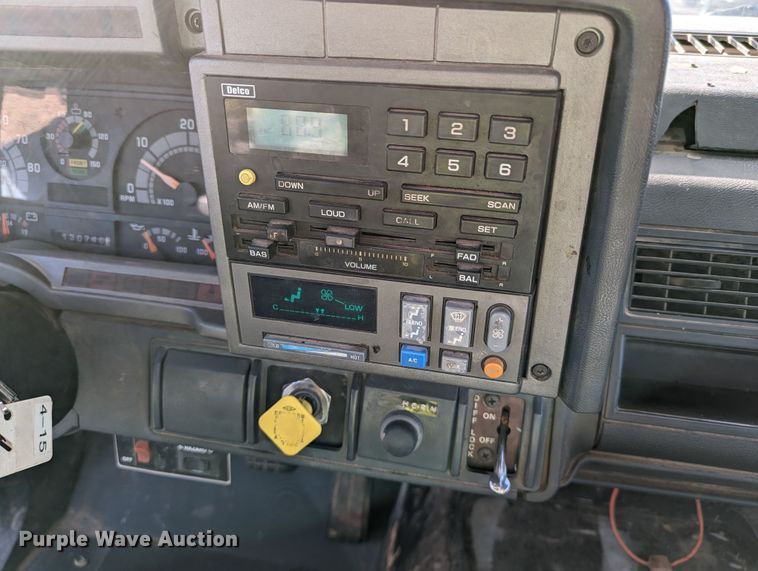 image for item LP9214 2002 Chevrolet C7500  bucket truck