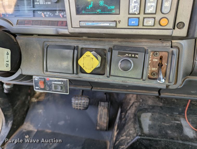 image for item LP9214 2002 Chevrolet C7500  bucket truck