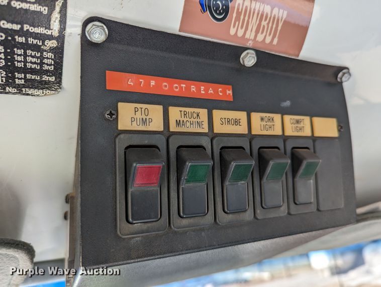 image for item LP9214 2002 Chevrolet C7500  bucket truck