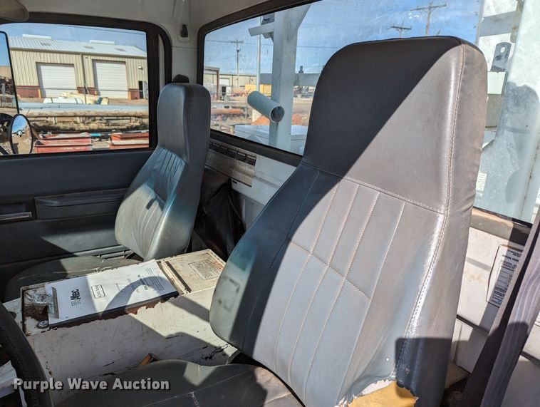 image for item LP9214 2002 Chevrolet C7500  bucket truck