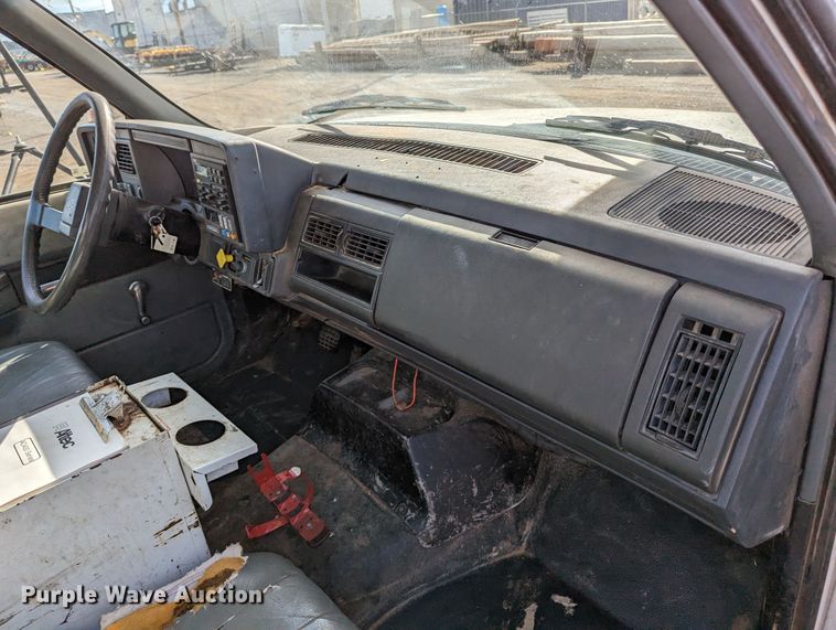 image for item LP9214 2002 Chevrolet C7500  bucket truck