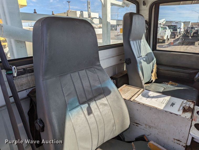 image for item LP9214 2002 Chevrolet C7500  bucket truck