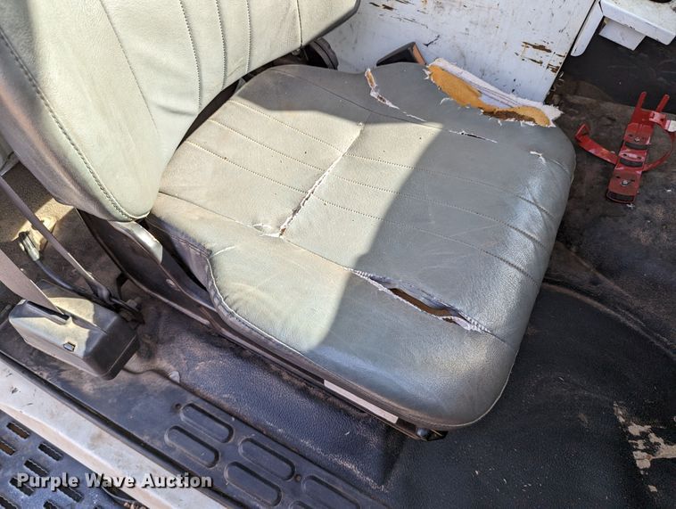 image for item LP9214 2002 Chevrolet C7500  bucket truck