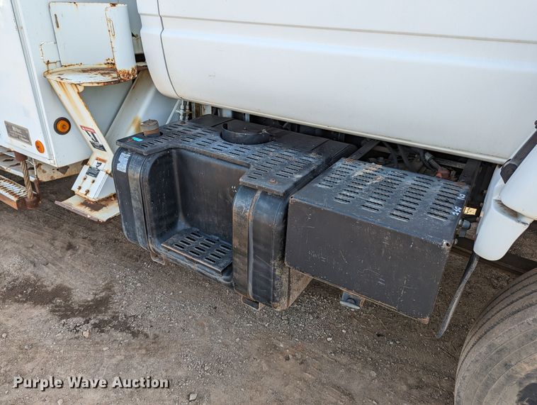 image for item LP9214 2002 Chevrolet C7500  bucket truck