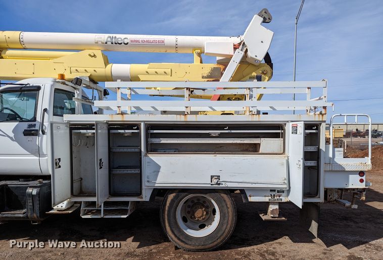 image for item LP9214 2002 Chevrolet C7500  bucket truck