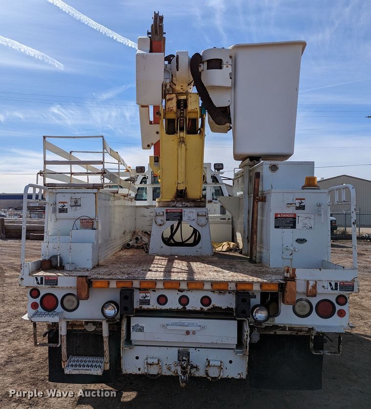 image for item LP9214 2002 Chevrolet C7500  bucket truck