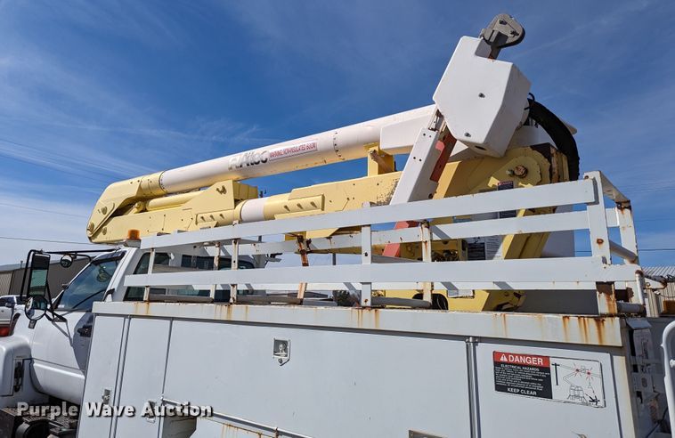 image for item LP9214 2002 Chevrolet C7500  bucket truck