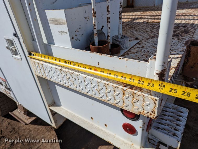 image for item LP9214 2002 Chevrolet C7500  bucket truck